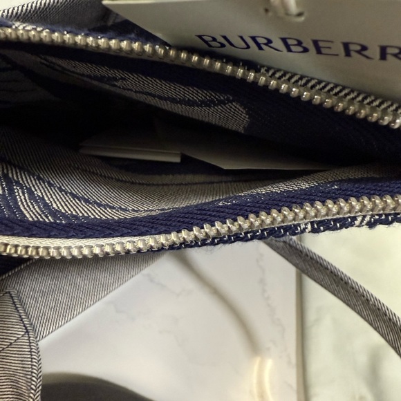 Burberry XL EKD Canvas Tote bag with removable pouch - Picture 6 of 7